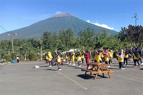 Video: Bhakti Sosial Mahasiswa Di Desa Wisata Serang