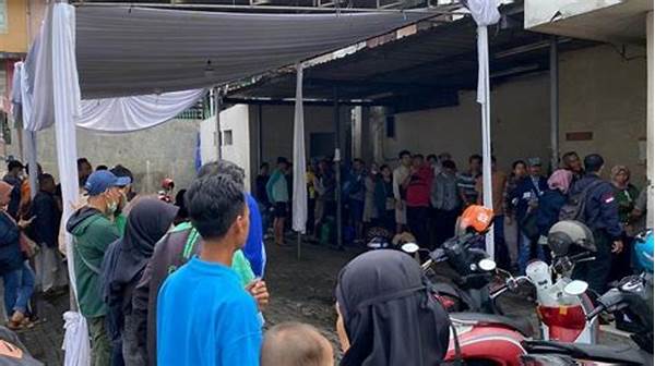 [foto Krisis] Antrean Panjang Warga Lebak Menunggu Bantuan Air Bersih Di Tengah Kemarau Panjang!