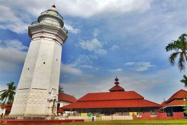 [foto Sejarah] Peninggalan Sejarah Masjid Agung Banten Lama, Selalu Ramai Peziarah!